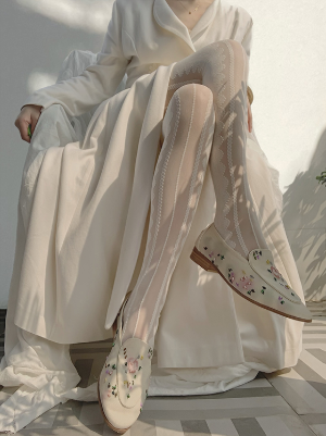 Medias de encaje blanco elegantes - Image 2