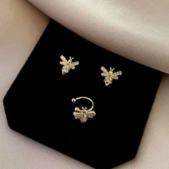 Aretes Micro Abeja Dorada con Incrustaciones Delicadas
