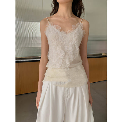 Blusa Tejida con Tirantes Finos de Encaje y Escote V - Image 4