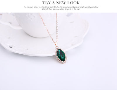Conjunto de Collar y Aretes de Cristal Brillante - Image 9