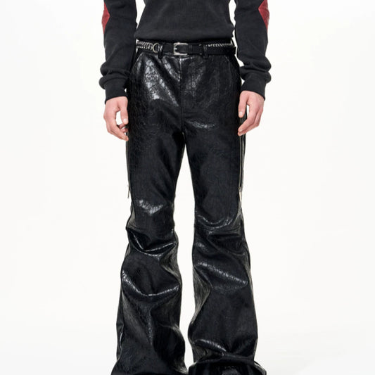 Pantalones de Cuero Texturado Negro con Corte Acampanado