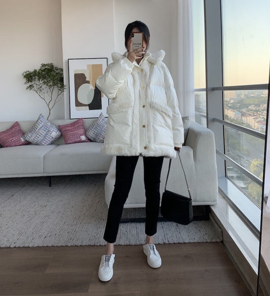 Abrigo Pluma Blanco con Cuello de Pelaje para Mujer - Elegancia Ejecutiva