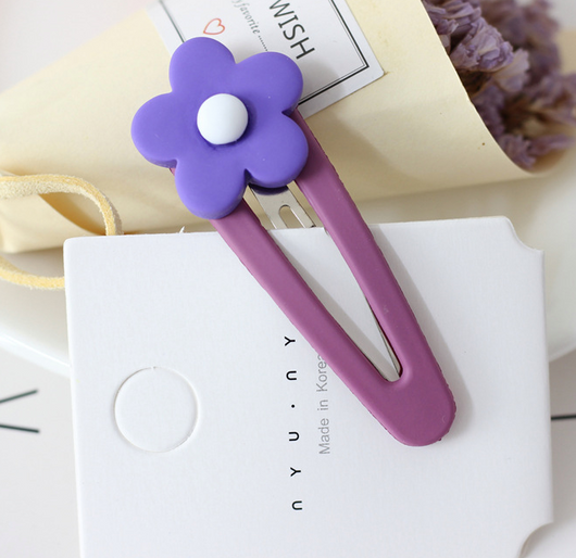 Broche de Resina con Flores en Contraste - Image 12
