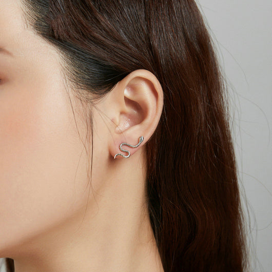 Aretes de Plata con Textura Serpiente y Signo Zodiacal Personalizados - Image 9