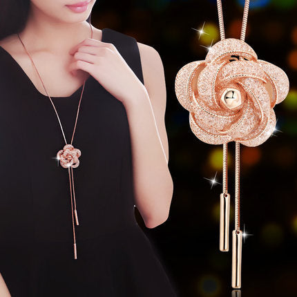 Collar Largo Cadena Floral Elegante