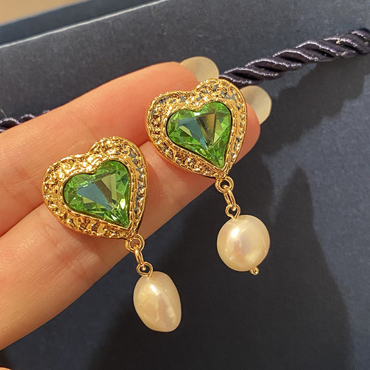 Aretes de Perla Barroca Corazón Verde Dorado con Cristal - Image 2