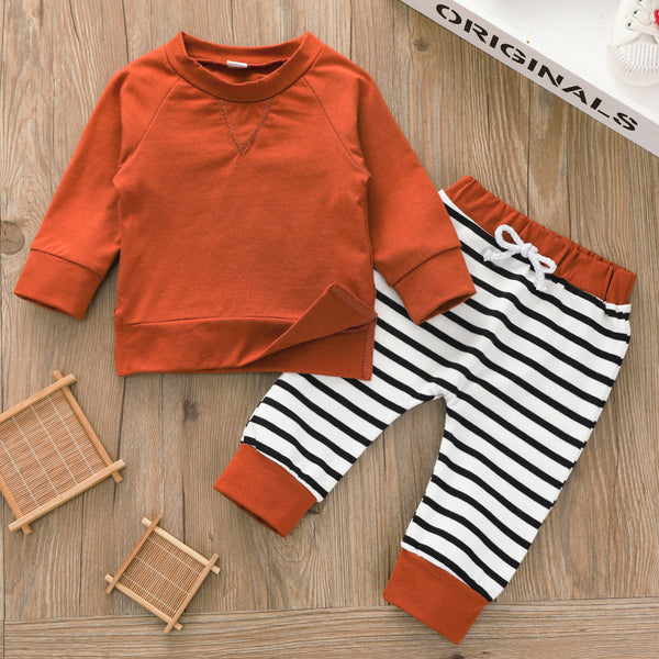 Conjunto Deportivo: Sudadera Lisa y Pantalón a Rayas
