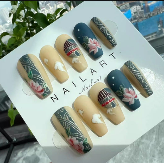 Manicura Artesanal Estilo Tang Chino con Diseño Pintado a Mano - Image 3