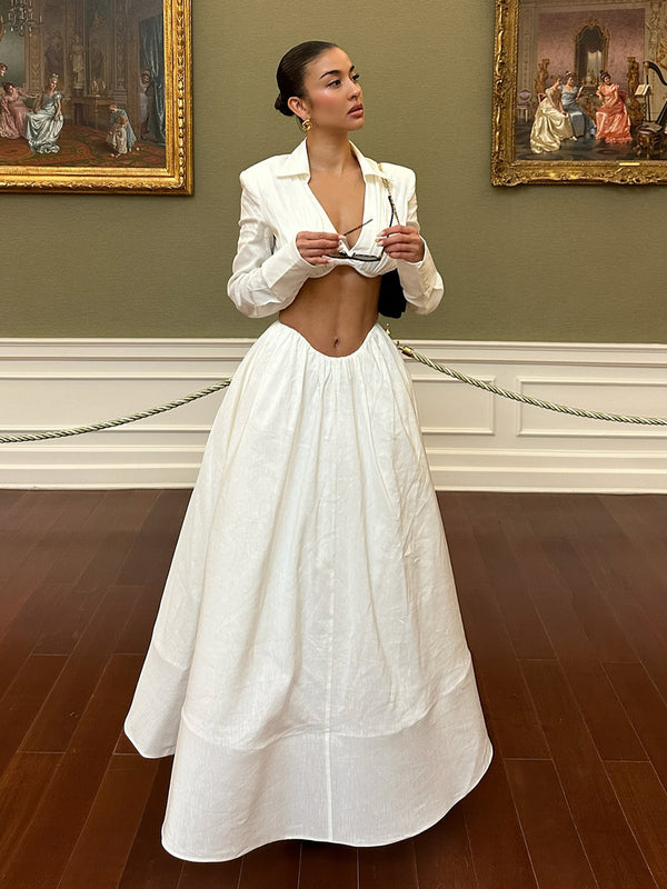 Conjunto Elegante de Dos Piezas: Blusa Corta Manga Larga con Escote Calado y Falda Maxi Cintura Alta