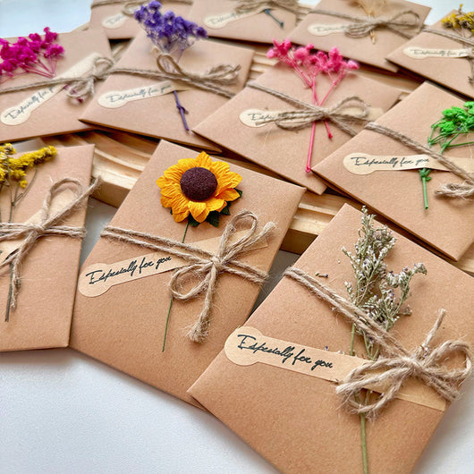 Tarjeta de Agradecimiento con Flores Secas y Cielo Estrellado - Image 4