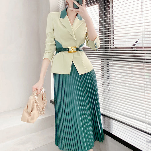 Conjunto Elegante de Falda Plisada Verde Premium Dos Piezas - Image 2