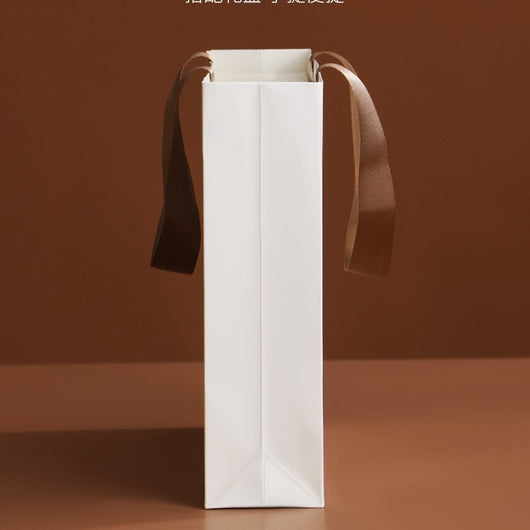 Bolsa de Mano Narciso con Diseño de Montaña y Río - Image 4