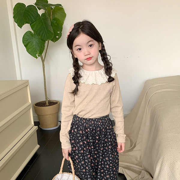 Blusa Infantil de Cachemira con Cuello de Encaje y Rayas Hundidas
