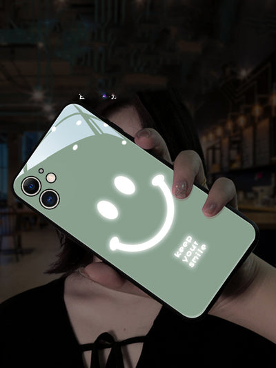 Funda para iPhone con Cara Sonriente y Flash LED Interactivo - Image 9
