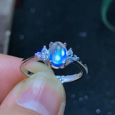 Anillo de Piedra de Luna Azul Natural Engarzada - Calidad Cristal - Image 2