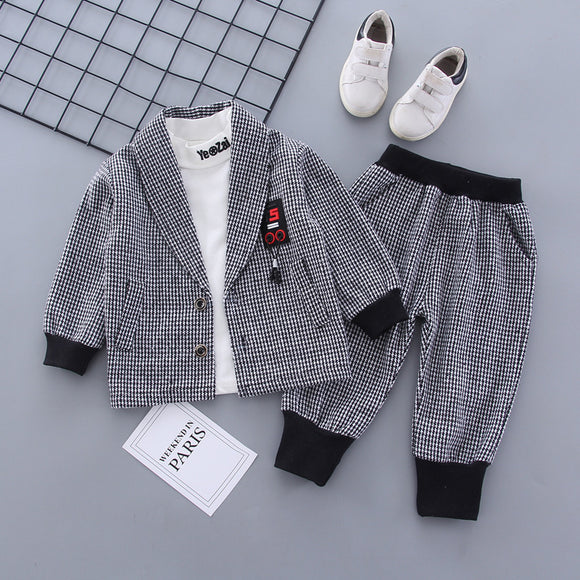 Traje de tres piezas para niño