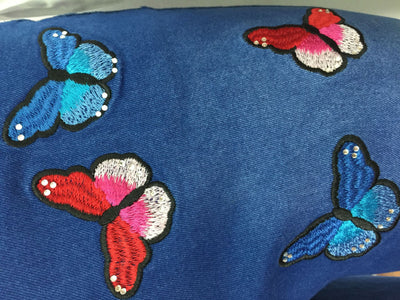 Jeans Acampanados con Mariposas Bordadas y Cristales - Image 6