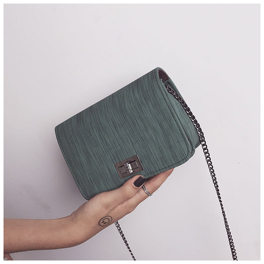 Bolso de Hombro Cuadrado con Cadena - Image 6