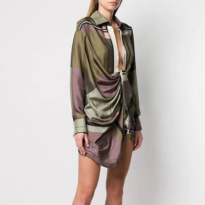 Vestido Geométrico Multicolor con Escote Profundo y Detalle Fruncido - Image 4