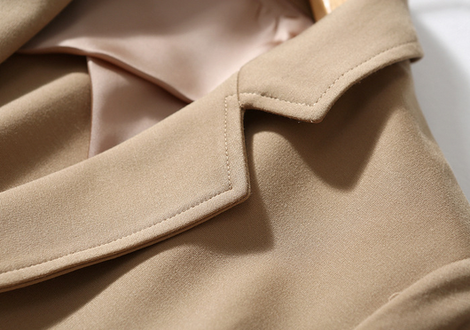 Blazer Ejecutivo Ajustado con Corte 3D y Botón Único para Mujer - Image 14