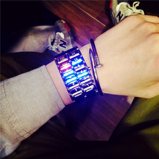 Reloj Digital LED Unisex - Pulsera Electrónica de Pareja Moderna - Image 3
