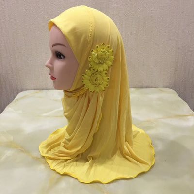 Turbante Infantil con Dos Flores y Velo Delicado - Image 10