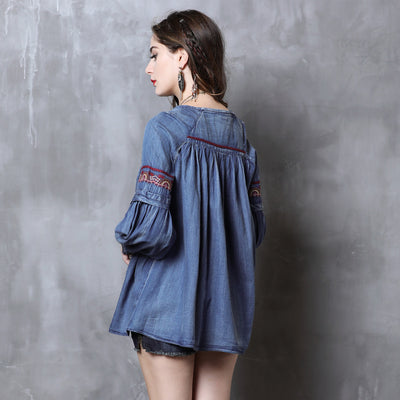 Camisa de Mezclilla Talla Grande con Mangas Farol y Bordado Retro - Image 3