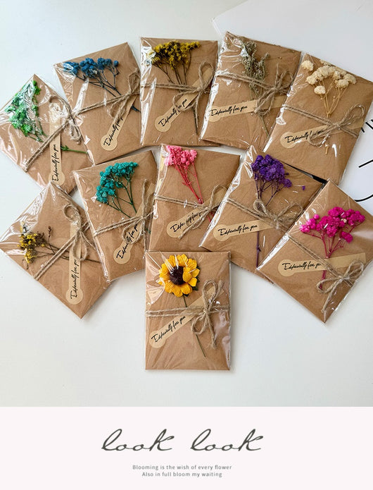 Tarjeta de Agradecimiento con Flores Secas y Cielo Estrellado - Image 30
