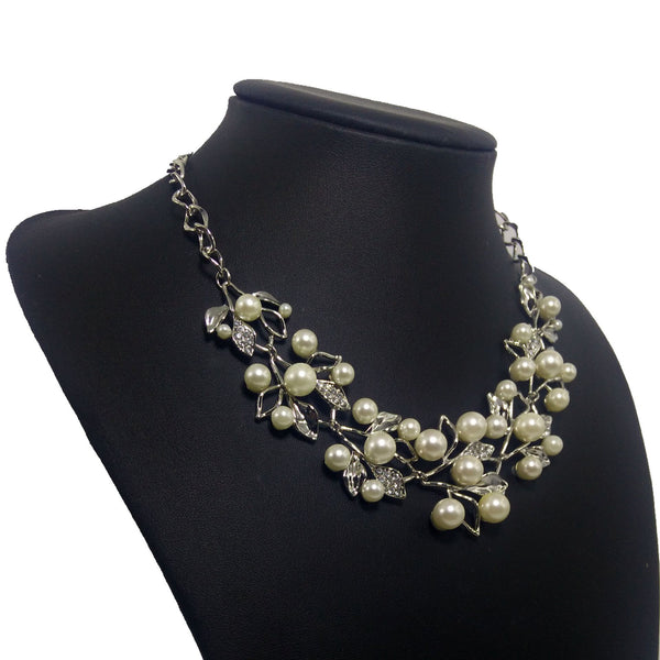 Conjunto de Collar y Aretes de Trébol de Cuatro Hojas con Perlas