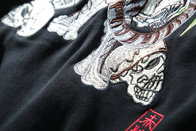 Suéter con calavera de tigre blanco bordada - Image 9