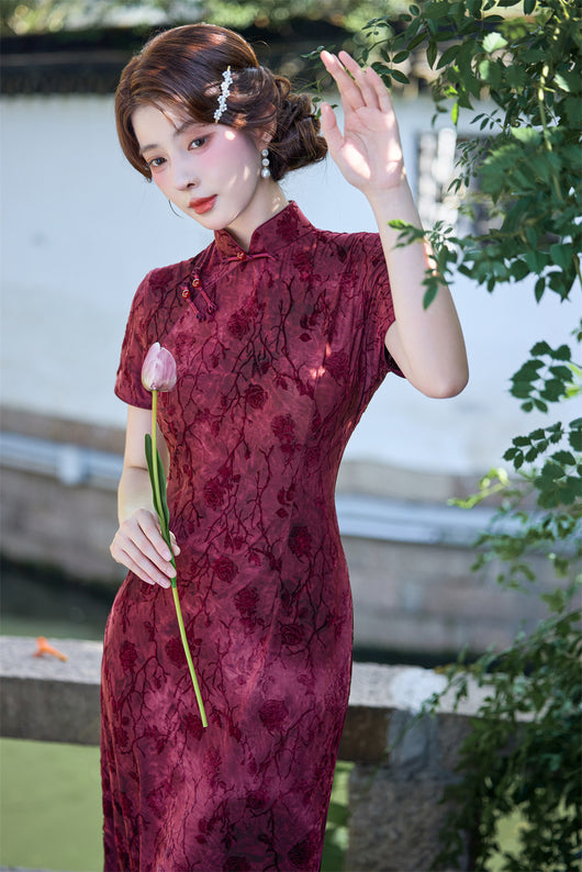 Vestido Cheongsam Retro Rojo con Flores Terciopeladas - Manga Corta Midi Clásico - Image 7