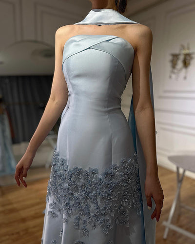 Vestido de Fiesta Elegante con Corpiño de Satén y Chal Largo Tostado - Image 9