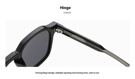 Classic fashion sunglasses with a black and tortoiseshell quadrilateral frame and dark green lenses, angled view. - Image 22