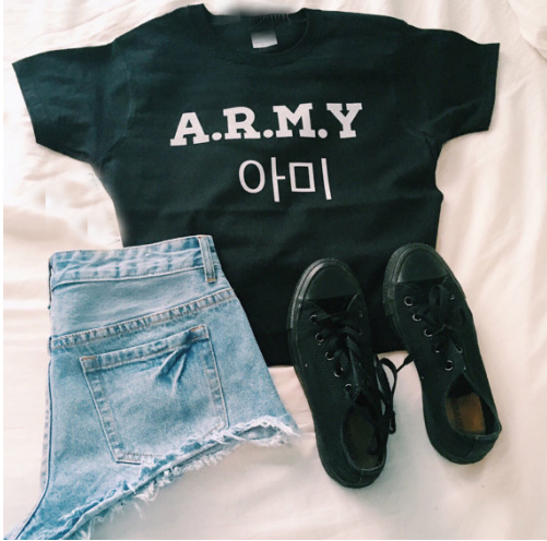 Camiseta A.R.M.Y Unisex con Letras Digitales - Estilo Urbano Casual