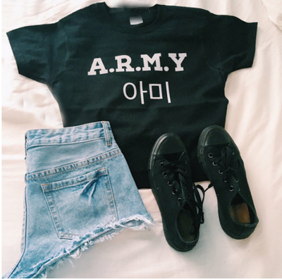 Camiseta A.R.M.Y Unisex con Letras Digitales - Estilo Urbano Casual