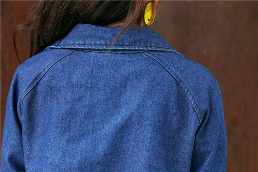 Chaqueta Cortavientos Casual para Mujer con Falda Denim Ajustada - Image 17
