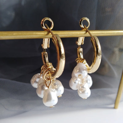 Pendientes Elegantes de Perla y Borla - Image 7