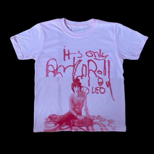 Playera Base Cuello Redondo con Estampado de Retrato Europeo Americano - Image 2