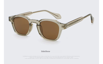 Classic fashion sunglasses with a black and tortoiseshell quadrilateral frame and dark green lenses, angled view. - Image 17