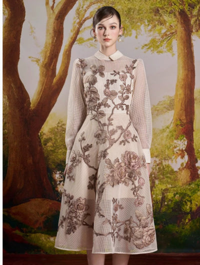 Vestido Largo Ajustado con Bordado de Rosas y Mangas Largas - Image 6