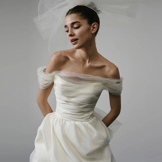 Vestido de Novia Blanco Corto con Hombros Descubiertos - Image 3