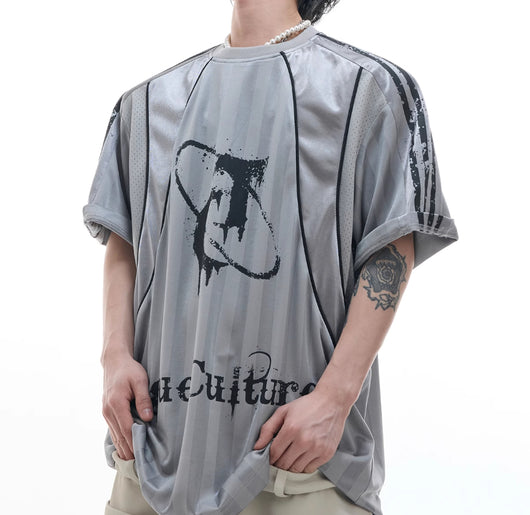 Playera Retro con Costuras en Relieve y Corte Tridimensional - Image 13