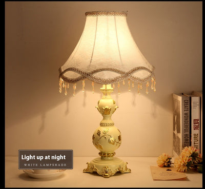 Lámpara de Mesa Romántica Estilo Europeo con Luz Cálida para Dormitorio - Image 10