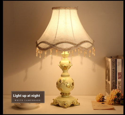 Lámpara de Mesa Romántica Estilo Europeo con Luz Cálida para Dormitorio - Image 10