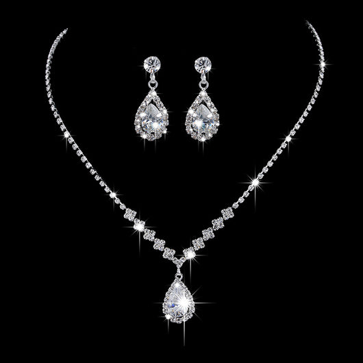 Conjunto de Collar y Aretes con Circonitas de Agua Brillante
