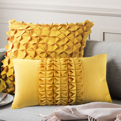 Cojín Decorativo Neoclásico Amarillo Hecho a Mano con Costura y Pliegues Artesanales - Image 3