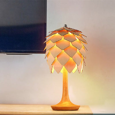 Lámpara de Mesa Estilo Nórdico Minimalista con Piña de Pino - Image 4
