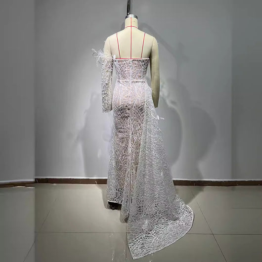 Vestido de Fiesta Elegante con Lentejuelas, Cuentas y Plumas - Image 4
