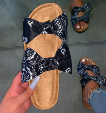 Pantuflas de Plataforma Satén con Diseño de Peces e Insectos - Image 2