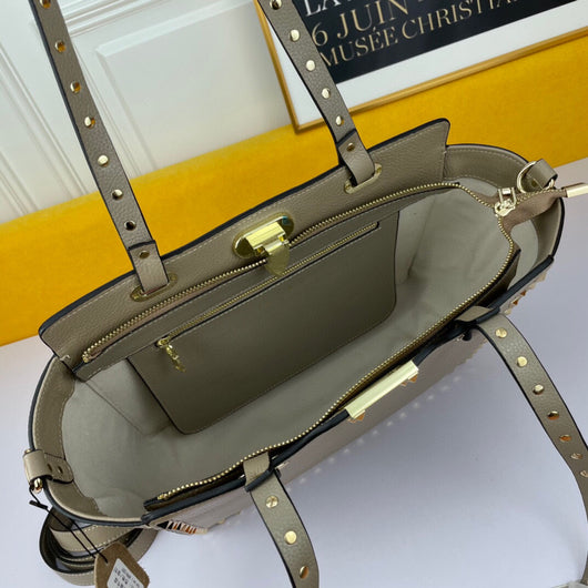 Bolsa de Compras Cuero Texturizado con Cierre Triangular y Remaches - Image 17